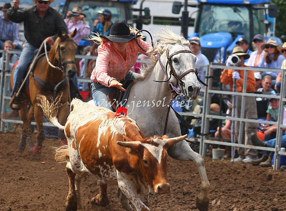 TaralgaRodeo2013One_0459_edited-1