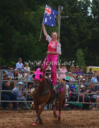 TaralgaRodeo2013One_0340_edited-1