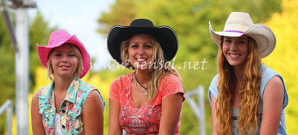 TaralgaRodeo2013Two_0039_edited-1