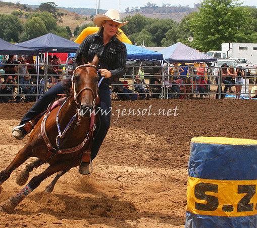 TaralgaRodeo2013One_0235_edited-1