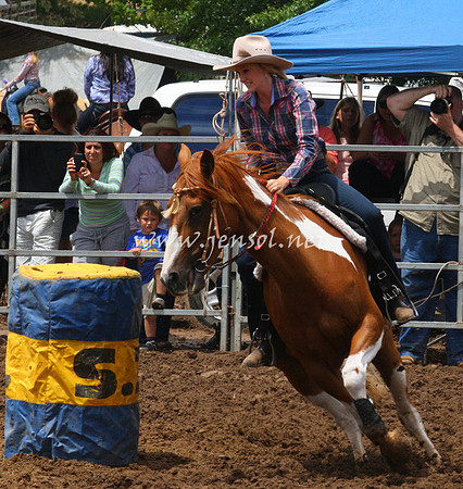 TaralgaRodeo2013One_0231_edited-1