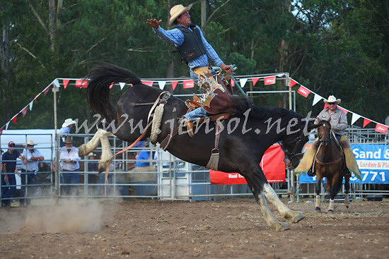 pictonrodeo2013one_0875