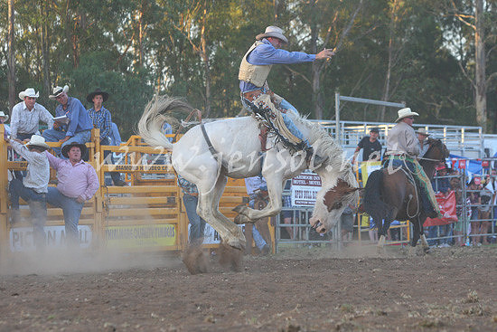 pictonrodeo2013two_0170