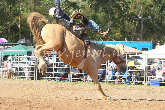 pictonrodeo2013one_0634