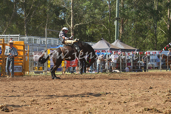 pictonrodeo2013one_0589