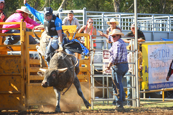 pictonrodeo2013one_0723