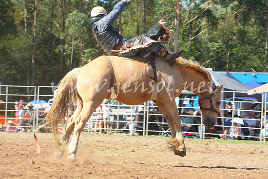 pictonrodeo2013one_0633