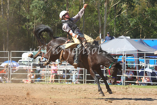 pictonrodeo2013one_0608