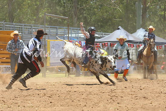 pictonrodeo2013one_0537