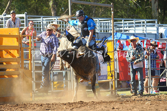 pictonrodeo2013one_0734