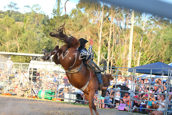 pictonrodeo2013two_0111