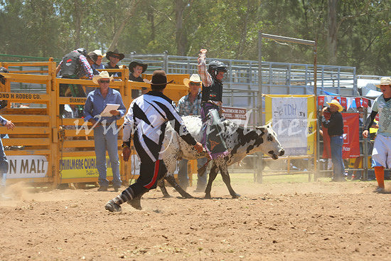pictonrodeo2013one_0535