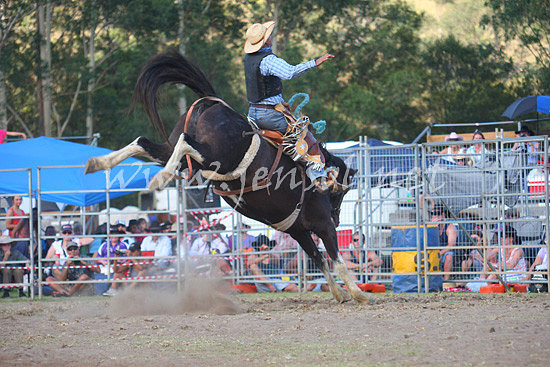 pictonrodeo2013one_0887