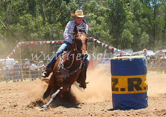 pictonrodeo2013one_0245_edited-1
