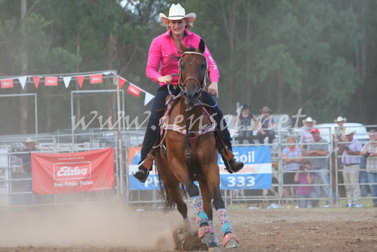 pictonrodeo2013one_0968