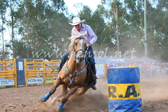 pictonrodeo2013one_1039